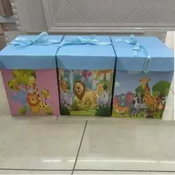 Коробка подарункова картонна M "Madagascar" 22*22см R91085-M Коробка подарункова картонна M "Madagascar" 22*22см R91085-M