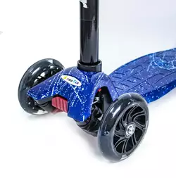 Детский самокат MAXI Космос Светящиеся колеса Детский самокат MAXI Космос Светящиеся колеса
